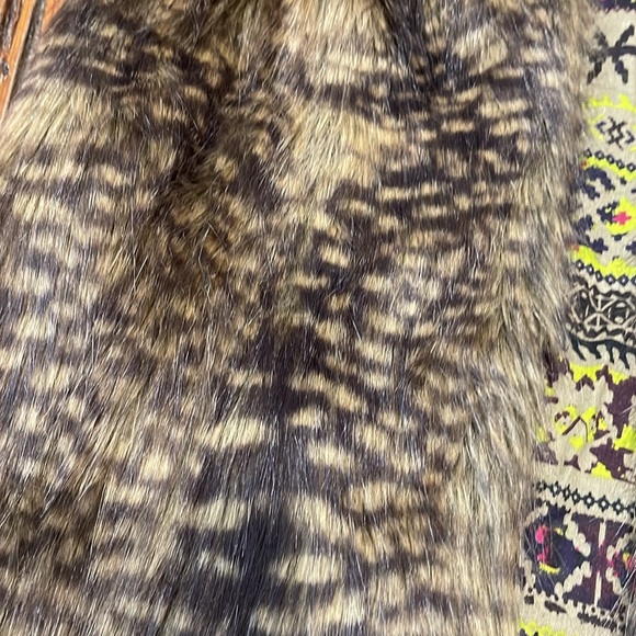 Mossimo faux fur vest size small - Picture 2 of 6